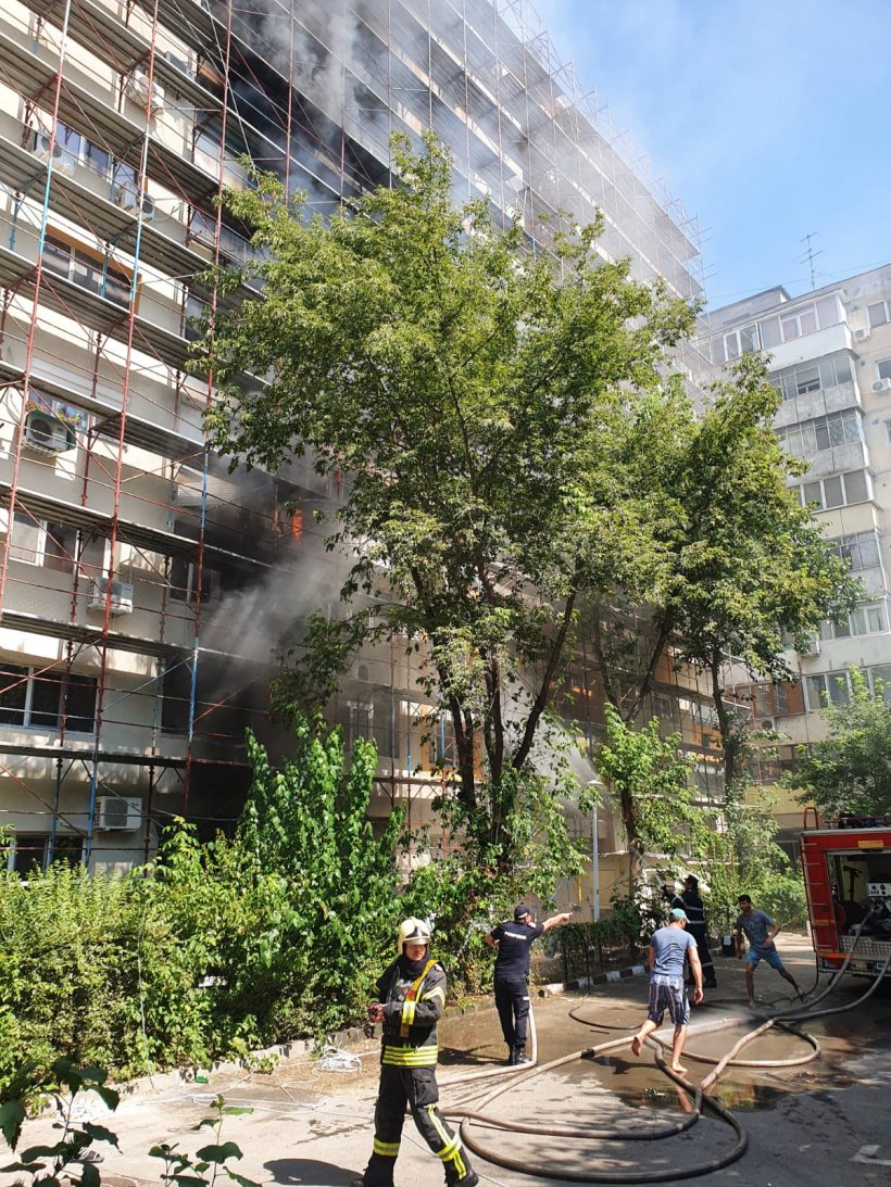 incendiu calea rahovei amurgului fatada bloc apartament ultimul etaj 721482
